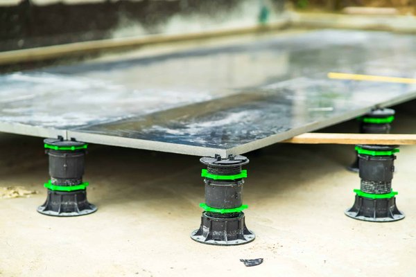 Combien coûte un plot réglable terrasse en bois?