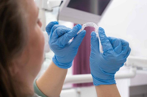 Pourquoi faut-il éviter Invisalign ?