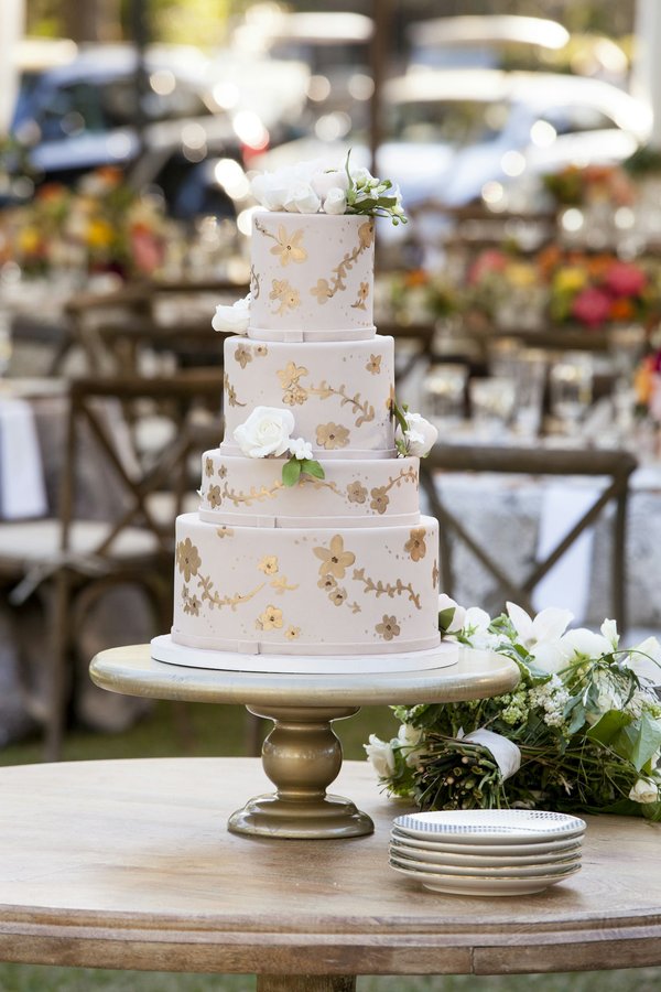 Voulez-vous un gâteau de mariage qui vous ressemble et personnalisé pour cette occasion si spéciale ?