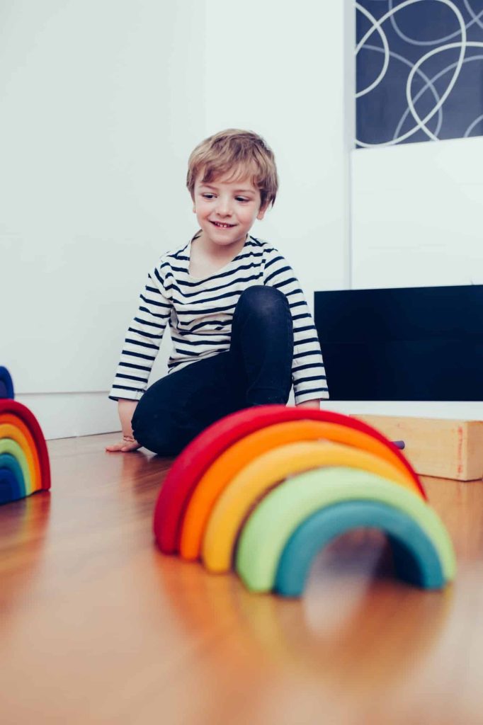 Quels bienfaits sont mis en avant par la pédagogie Montessori ?