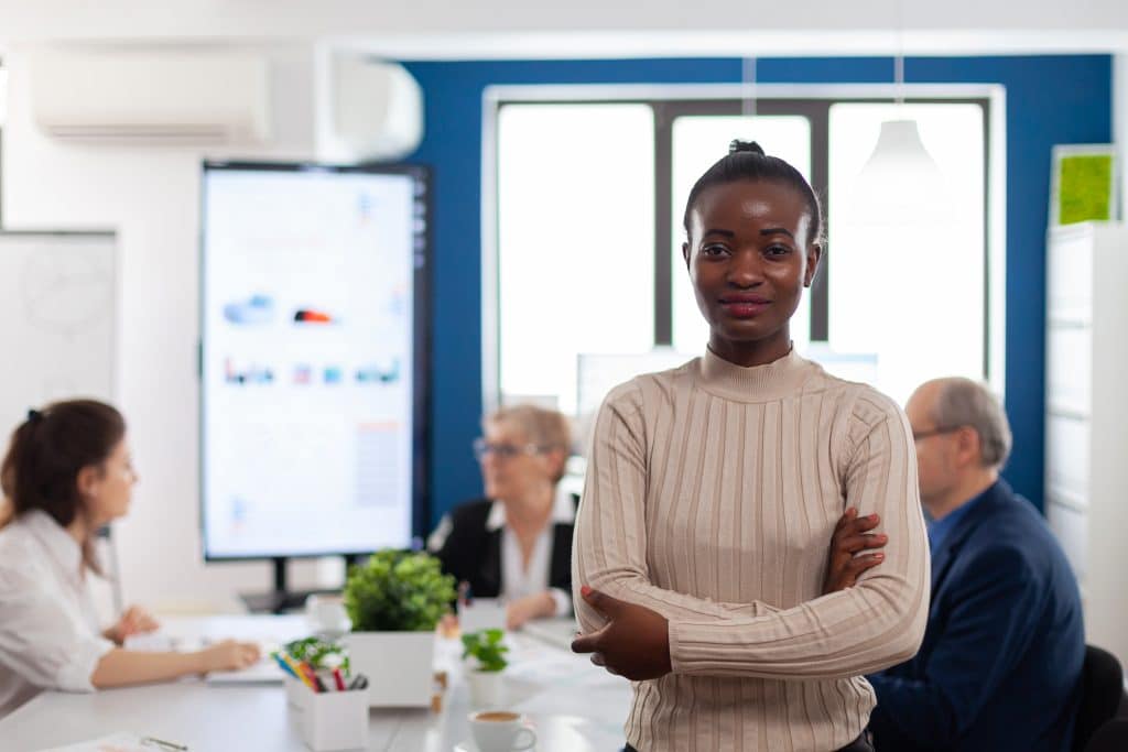 Quelles sont les principales industries qui attirent les travailleurs frontaliers en Suisse ?