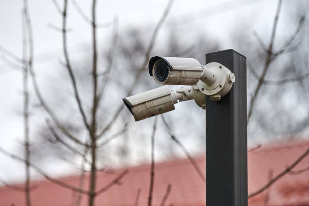 Quelle est la différence entre une caméra de surveillance IP et une caméra analogique ?